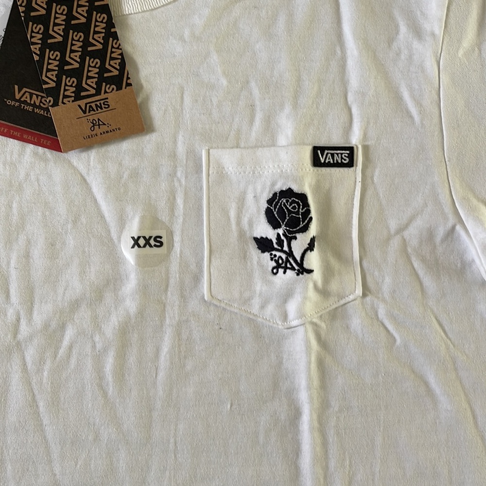 COPY - NWT Vans Off The Wall Armanto White Embroidered Rose Graphic Tee Shirt - Picture 5 of 7